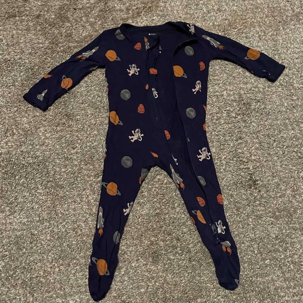 Kyte Baby 3-6 month footie in Space
